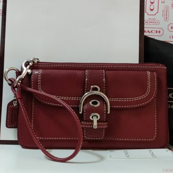 Coach Handbags - 🍒 NEW, Coach, Large Buckle Wristlet Wallet Clutch